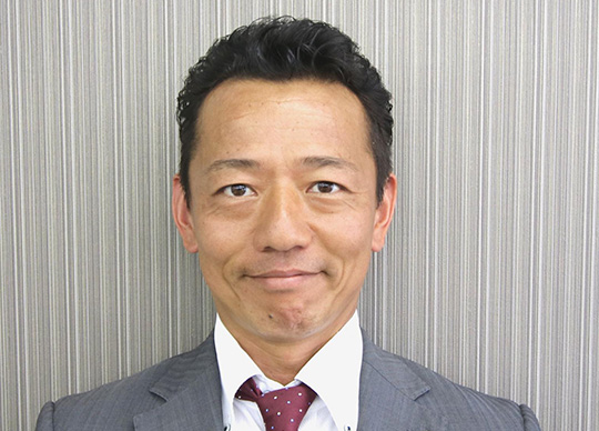 草加店 店長 小林隆行
・宅地建物取引士・ファイナンシャルプランナーなど多数の資格保有。
・住宅ローン速算が得意、20社以上の金融機関から最適プランを提案。
・趣味はスキューバダイビング、サーフィン、海釣りなど海のアクティビティ。
・将来を見据えた住まい探しをサポートし、リラックスできる相談対応を心掛けています。