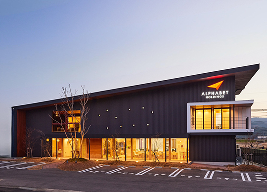 私たちらしさを形に。 空間にも心にも壁を作らない新社屋