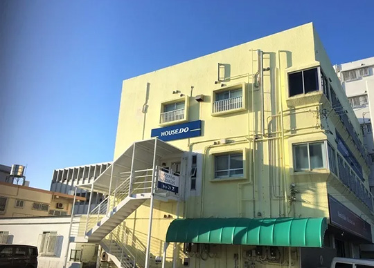 事務所は2Fでございます！